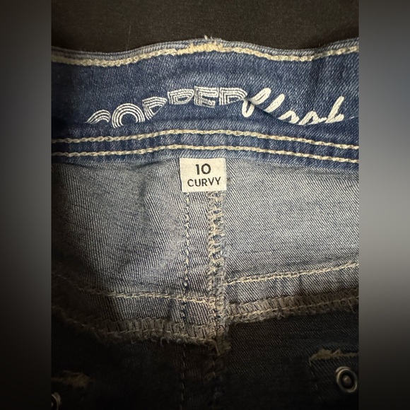Blue Straight Leg Jeans with Subtle Fading - Picture 4 of 10